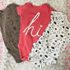 🛍 4 for $20 - 3 newborn onesies